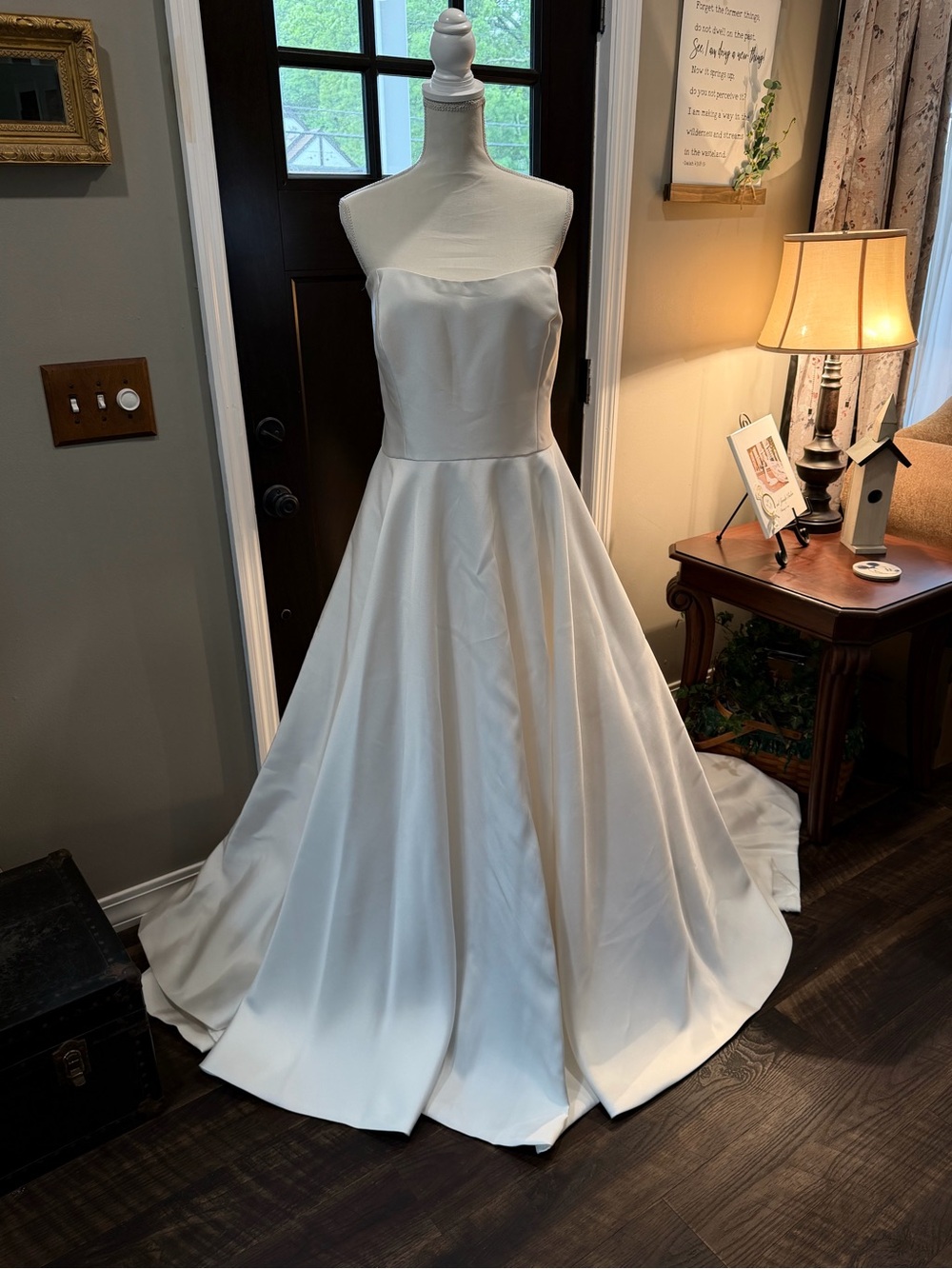 Elegant Strapless White Satin Ball Gown Wedding Dress - Picture 2 of 9